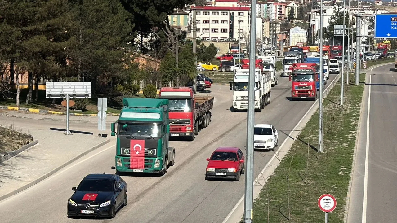 70 TIRIN KATILDIĞI EYLEM TRAFİĞİ KİLİTLEDİ