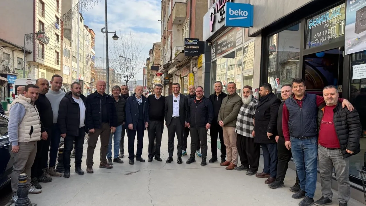 BAŞKAN ÇETİNKAYA ANKARA CADDESİ’NDE VATANDAŞLARLA BİR ARAYA GELDİ