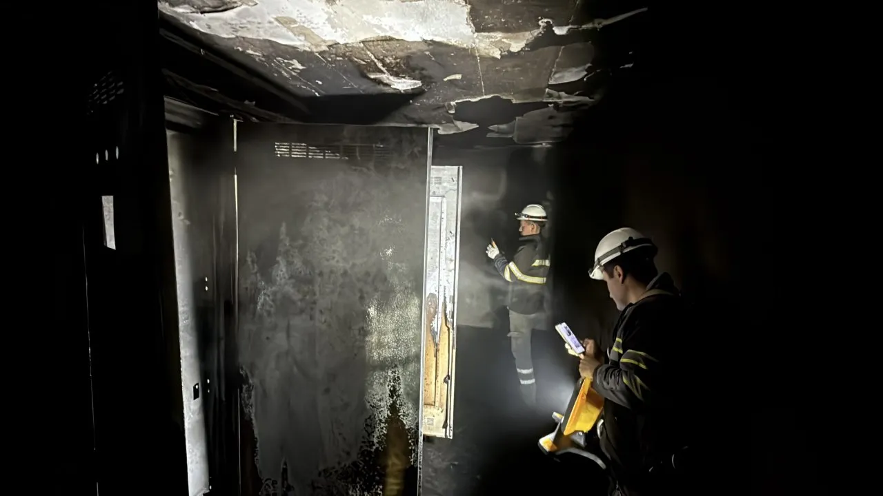 ELEKTRİK PANOSUNDAN ÇIKAN YANGINDA 5 KİŞİ DUMANDAN ETKİLENDİ