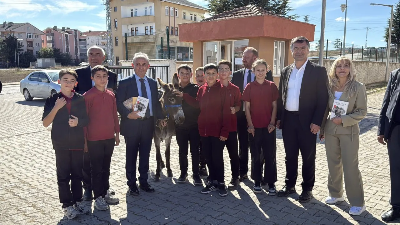 EŞEKLE GELEN KİTAPLAR EFLANİ’DE ÇOCUKLARLA BULUŞTU