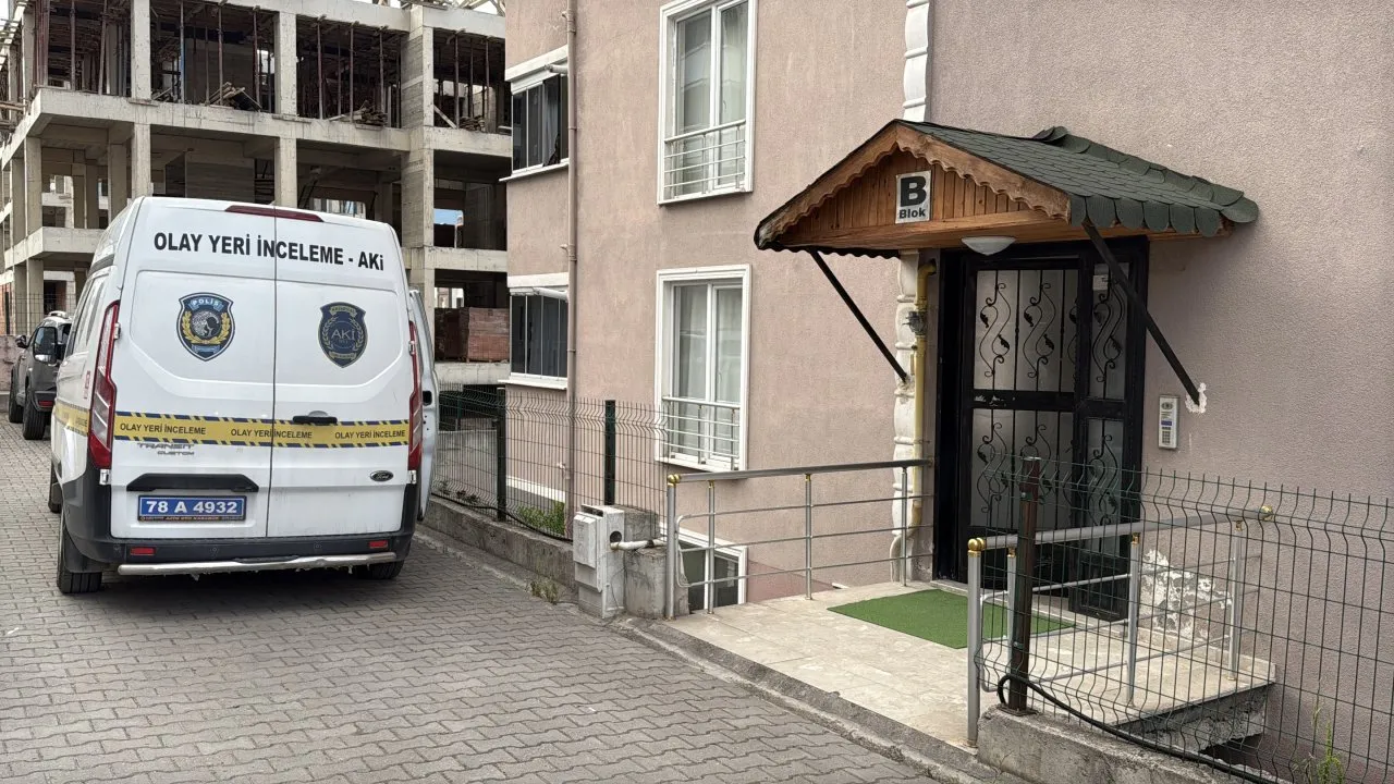 EVİNİN BANYOSUNDA ÖLÜ BULUNDU