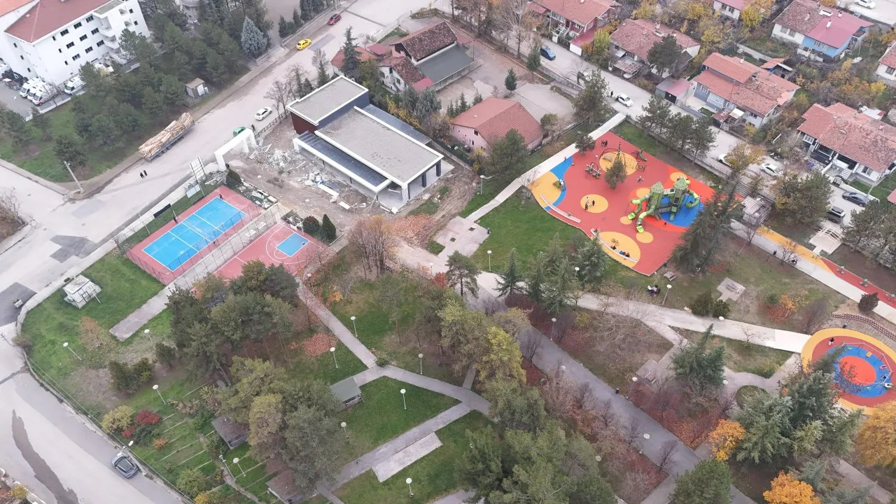 KARABÜK BELEDİYESİ 5000 EVLER SOSYAL TESİSLERİ’NDE ÇALIŞMALAR ARALIKSIZ SÜRÜYOR