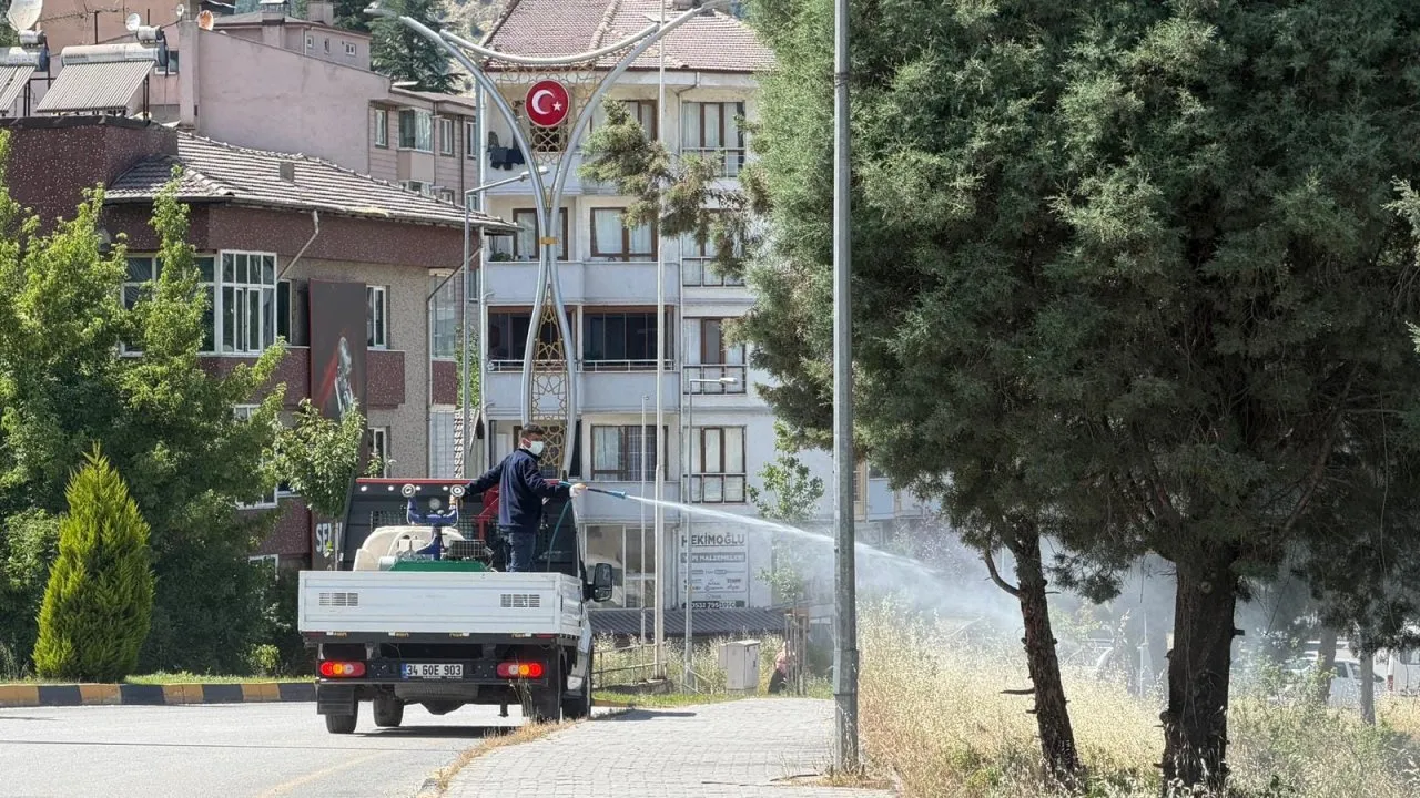 KARABÜK BELEDİYESİ’NDEN SİNEK VE HAŞERELERE KARŞI YOĞUN MÜCADELE