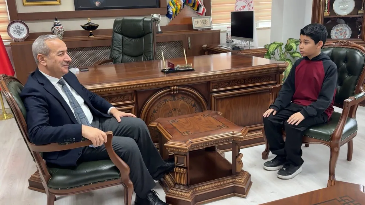 KARABÜK’TE İSTİKLAL MARŞI’NA ÖRNEK SAYGI