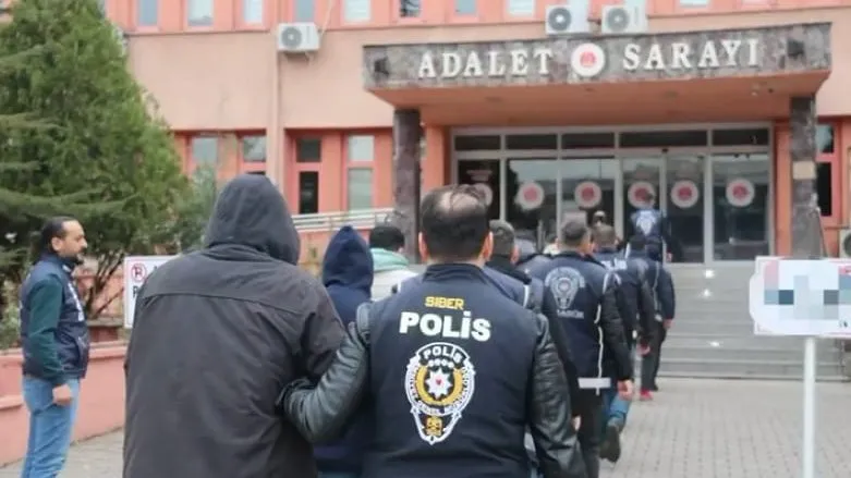 KARABÜK’TE NİTELİKLİ DOLANDIRICILIK OPERASYONU: 10 KİŞİ TUTUKLANDI