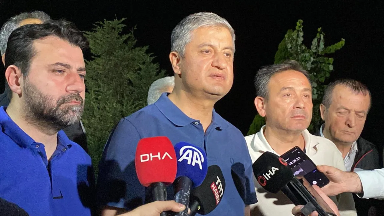 KARABÜK’TE ORMAN YANGINLARINA KARŞI YOĞUN MÜCADELE: 14 KÖY TAHLİYE EDİLDİ, 1006 KİŞİ GÜVENLİ BÖLGELERE ALINDI