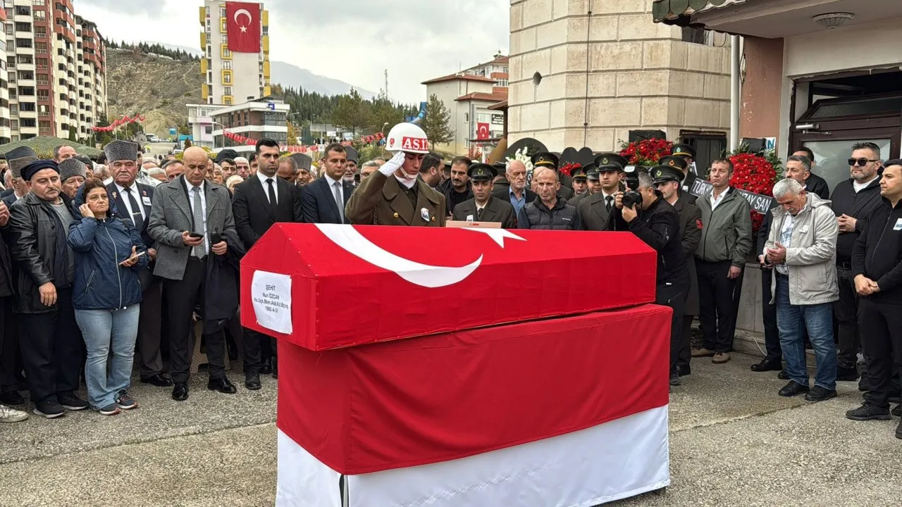 KARABÜK’TE ŞEHİT HAVA ASTSUBAYI NURİ ÖZCAN’A HÜZÜNLÜ VEDA