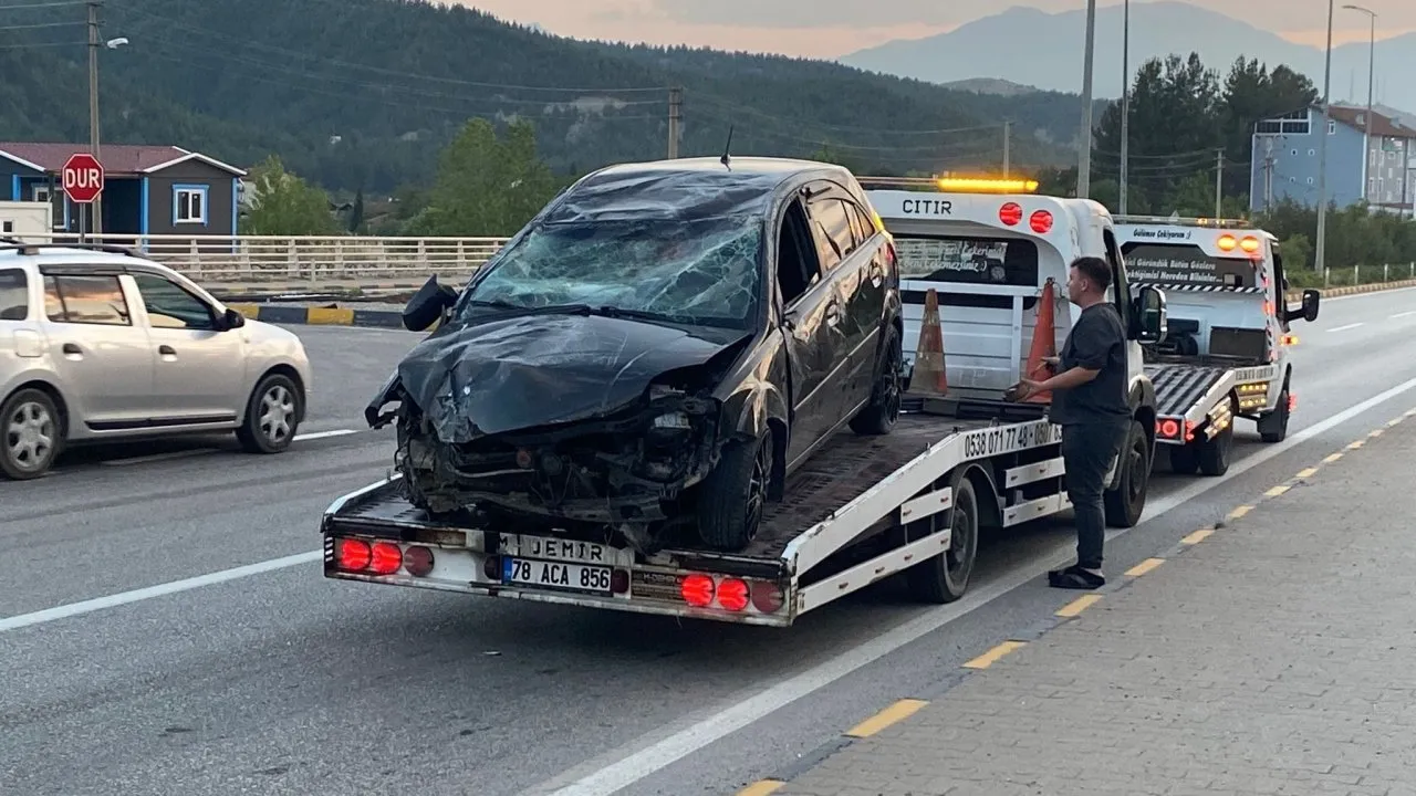 KARABÜK’TE TAKLA ATAN OTOMOBİLDE 3 KİŞİ YARALANDI