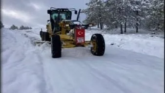 KARABÜK’TE YOĞUN KAR YAĞIŞI 85 KÖY YOLUNU KAPATTI