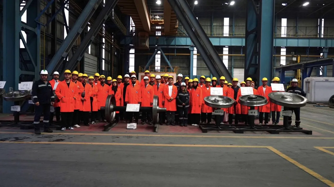 KARDEMİR’DEN GENÇLERİN TEKNOLOJİ YOLCULUĞUNA DESTEK
