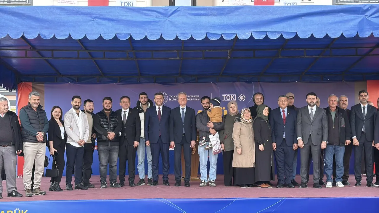 KARTALTEPE TOKİ’DE VATANDAŞLAR EVLERİNE KAVUŞTU