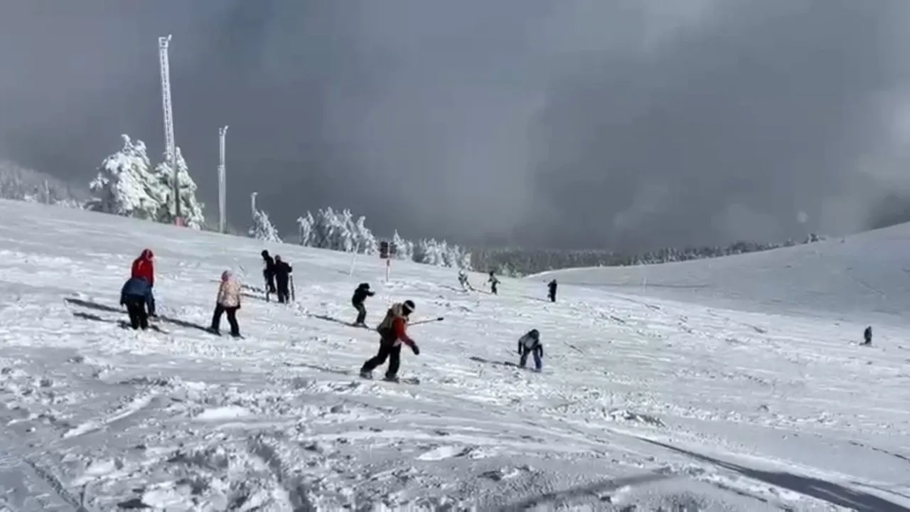 KELTEPE KAYAK MERKEZİ’NDE HAFTA SONU YOĞUNLUĞU