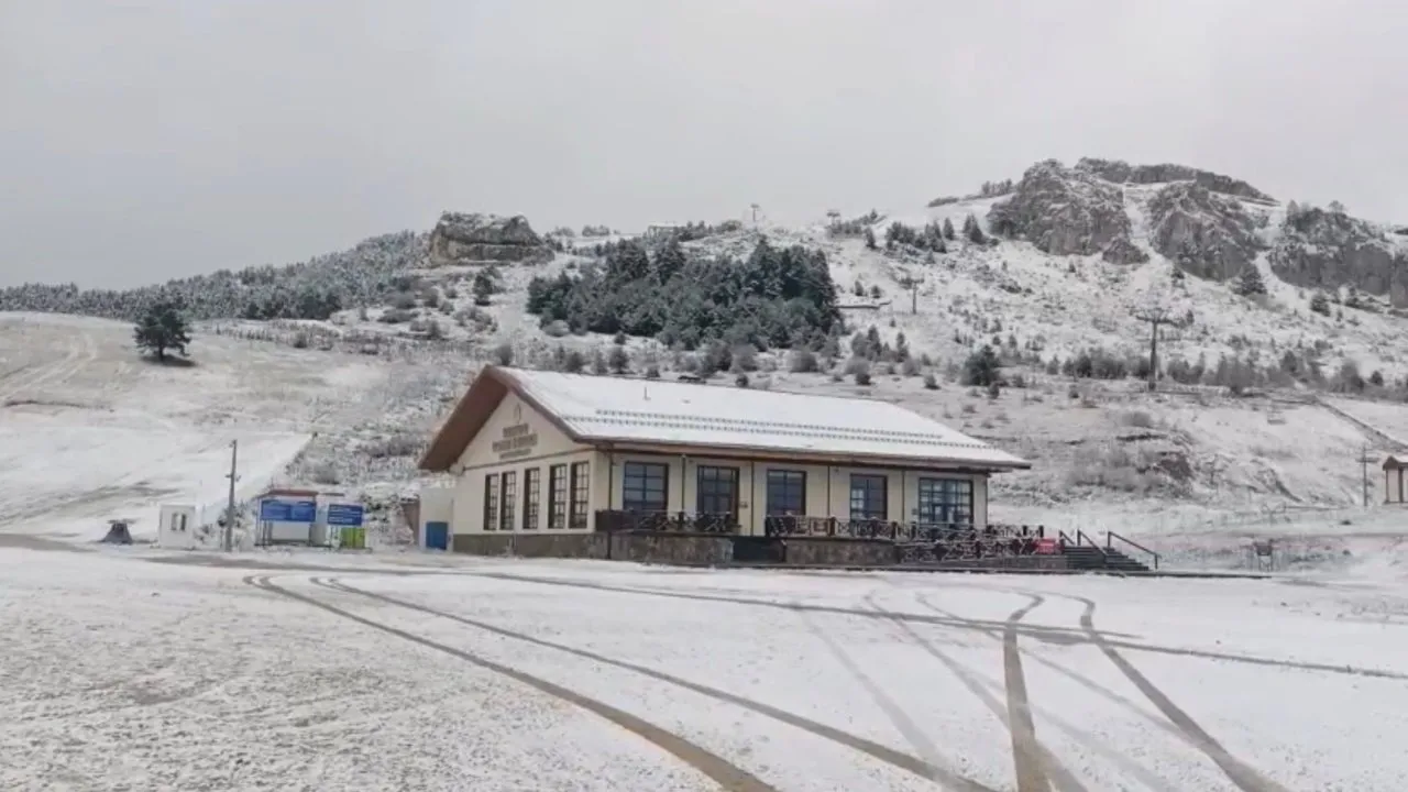 KELTEPE KAYAK MERKEZİ’NDE KAR YAĞIŞI ETKİLİ OLUYOR
