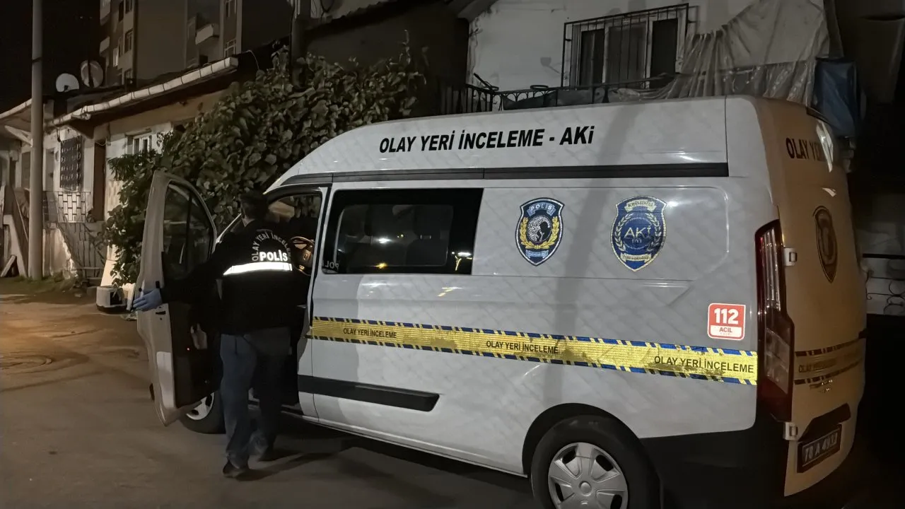ERKEK ARKADAŞINI BIÇAKLA AĞIR YARALADI