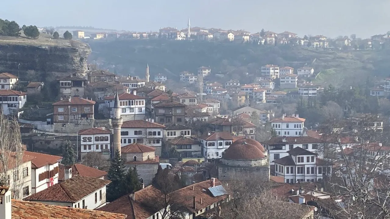 SAFRANBOLU’DA EN KALABALIK EMEK MAHALLESİ OLDU