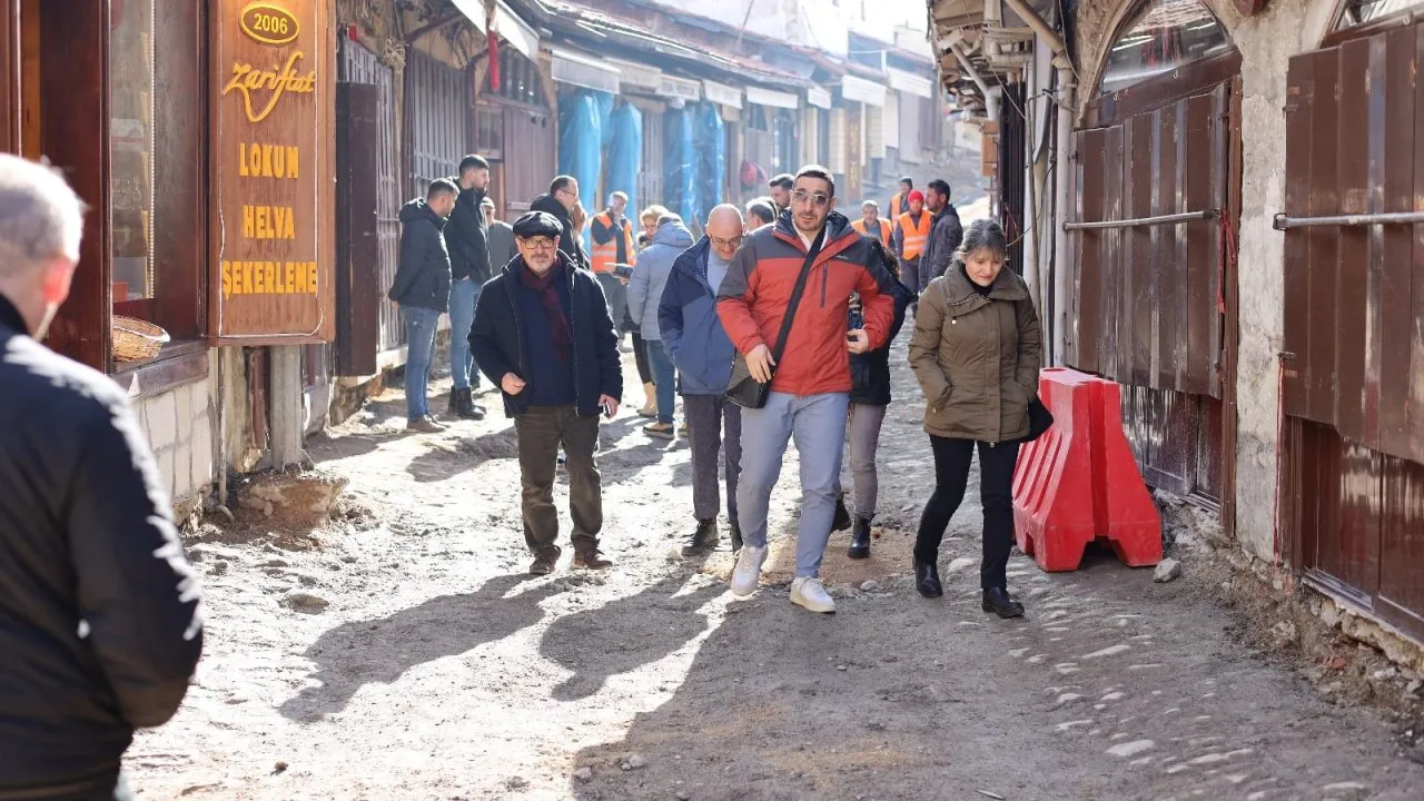 SAFRANBOLU’DA TARİHİ ARNAVUT KALDIRIMLAR GÜN YÜZÜNE ÇIKTI