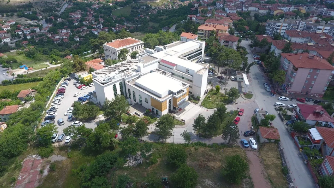 SAFRANBOLU DEVLET HASTANESİ’NE EK İDARİ HİZMET BİNASI TAHSİSİ ONAYLANDI