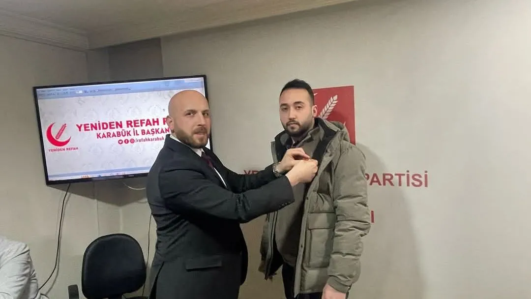 YENİDEN REFAH PARTİSİ’NE YOĞUN KATILIM. ROZETLER TAKILDI