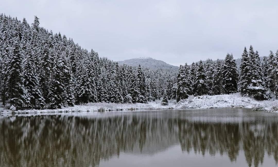 SAFRANBOLU’YA MEVSİMİN İLK KARI DÜŞTÜ Karabük’ün Safranbolu ilçesinde bulunan Sarıçiçek Yaylası gece saatlerinde yağan kar