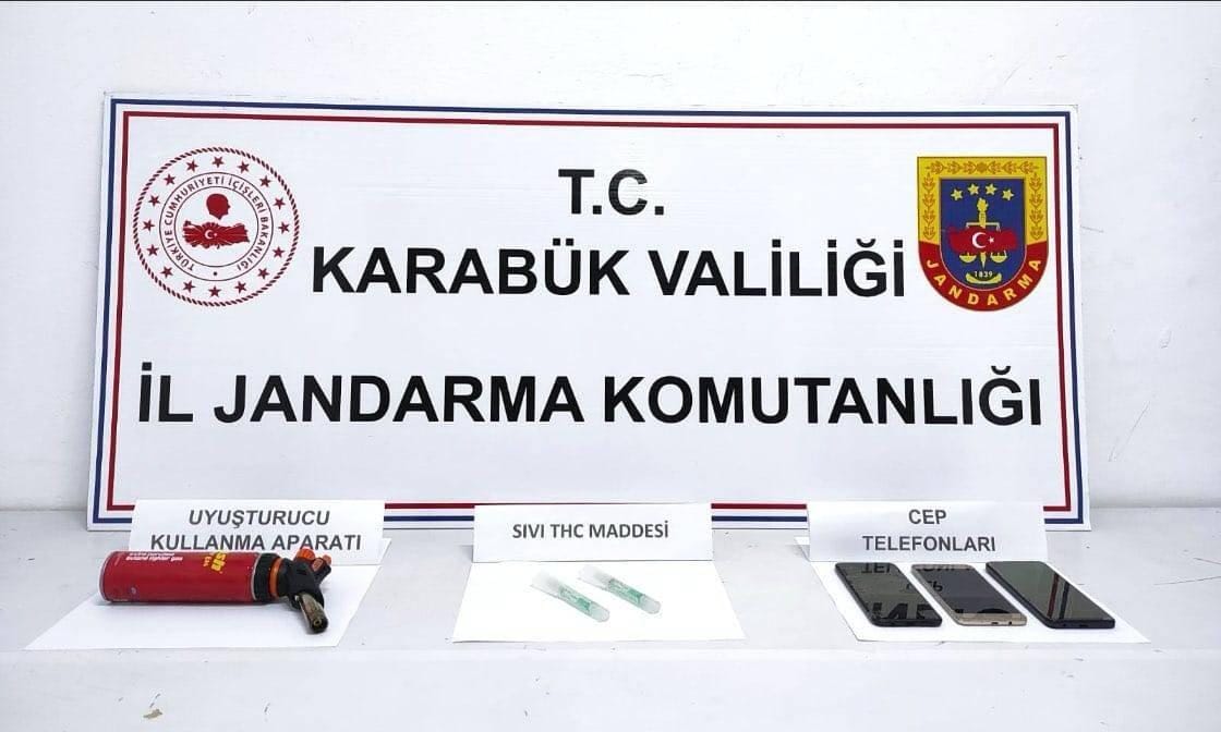 Yenice'de uyuşturucu madde ile yakalanan 2 kişi Adliye'ye sevk edildi.