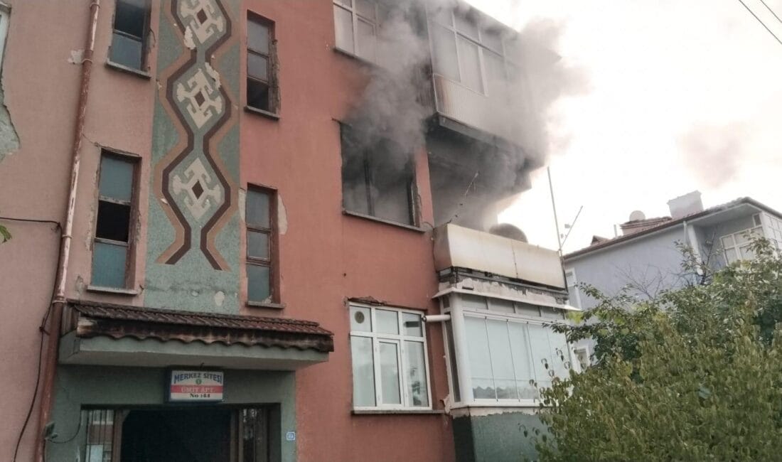 ELEKTRİKLİ BATTANİYEDEN ÇIKAN YANGIN SONRASI EV KULLANILAMAZ HALE GELDİ Sabah 08.30 sıralarında Karabük Beşbinevler Cumhuriyet Mahallesi 33. caddede bulunan