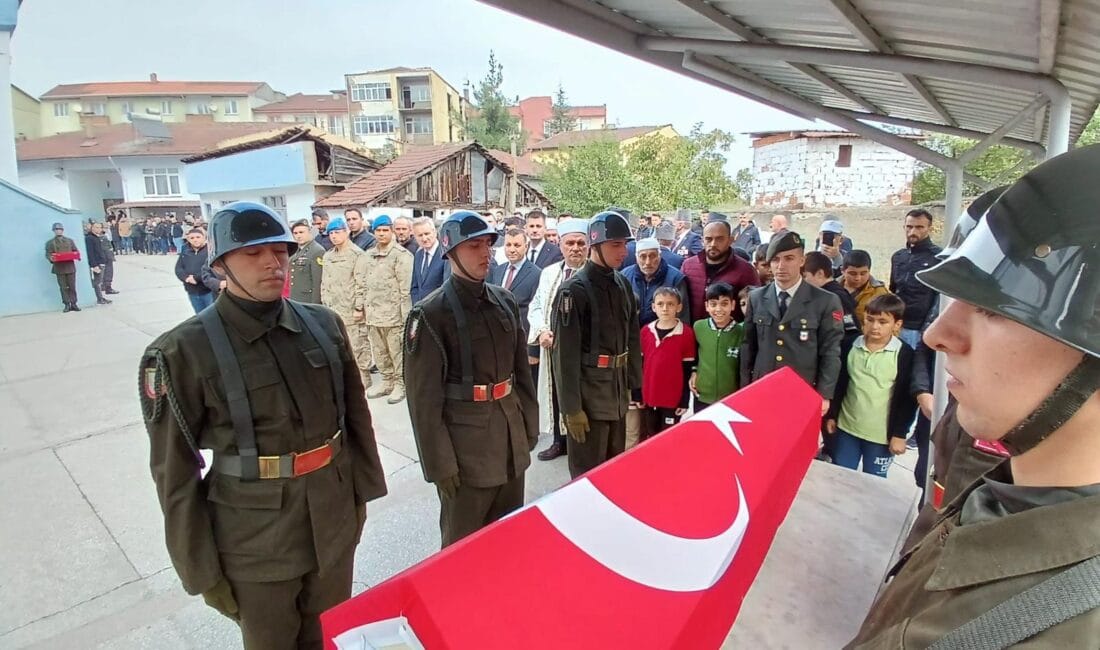 KARABÜK’TE KIBRIS GAZİSİNE ASKERİ TÖREN DÜZENLENDİ Karabük’te Kıbrıs gazisi Mustafa Şen için askeri tören düzenlendi