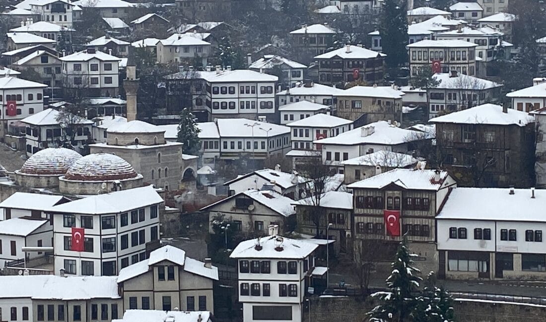 KARABÜK’TE EĞİTİME KAR ENGELİ KARABÜK’te 2 gündür etkili olan kar yağışı nedeniyle Eflani ilçesinde