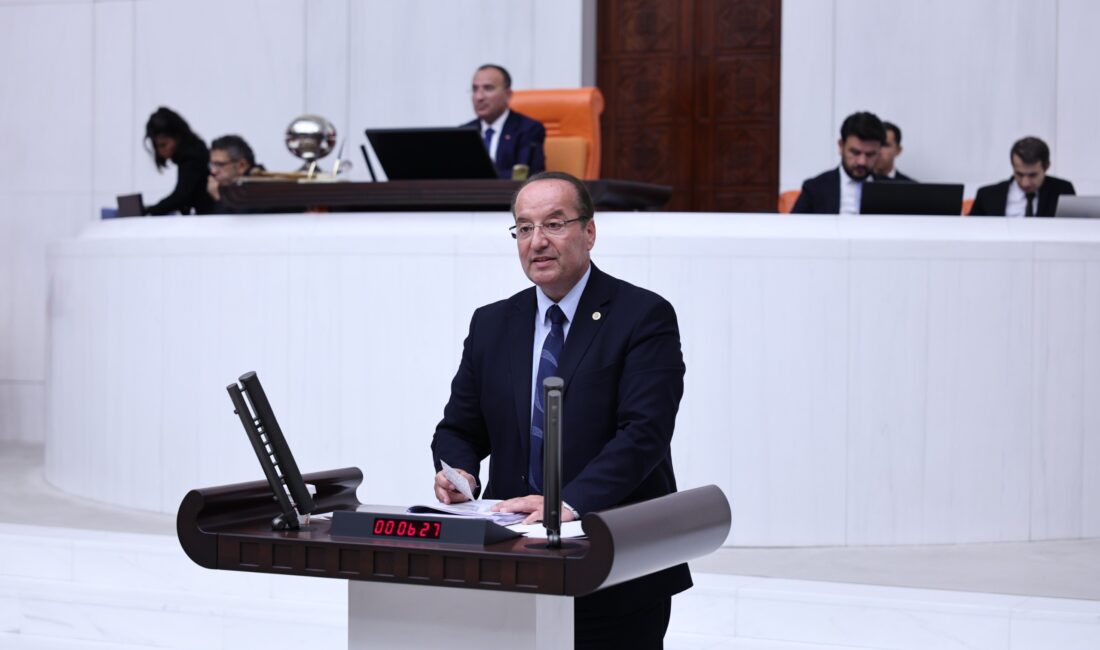 MİLLETVEKİLİ AKAY KARABÜK’ÜN DEPREM, KONUT VE ÇEVRE SORUNLARINI BAKAN KURUM’A İLETTİ Milletvekili Akay,Bakan Kurum’a Karabük’ün sorunlarını aktardı