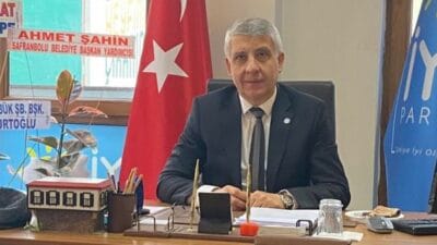 Karabük İyi Parti İl başkanı Recep Yılmaz parti binasında yaptığı