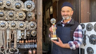 Karabük’ün Safranbolu ilçesinde 46 yıldır tarihi konakların kapı ve pencerelerine