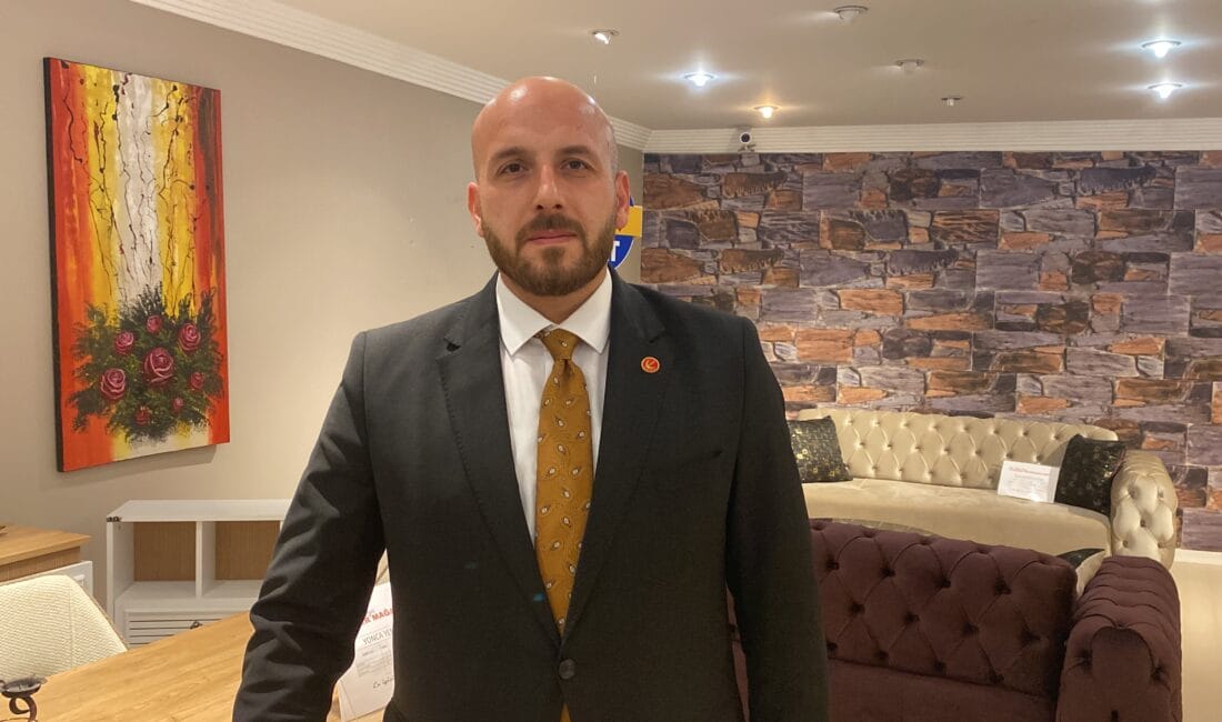 BAŞKAN ÖZER ,8 KASIM VE KARDEMİR’DE MÜTEAHHİTTE ÇALIŞAN İŞÇİLERLE İLGİLİ KONUŞTU Yeniden Refah Partisi Karabük İl başkanı İsmail Özer 8 Kasım