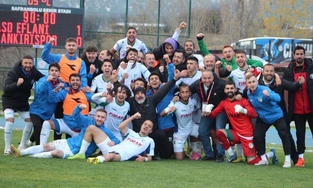 ASD YAPI EFLANİSPOR’DAN KRİTİK 3 PUAN ASD Yapı Eflanispor, Bölgesel Amatör Lig'deki 5. Grup 10. Hafta