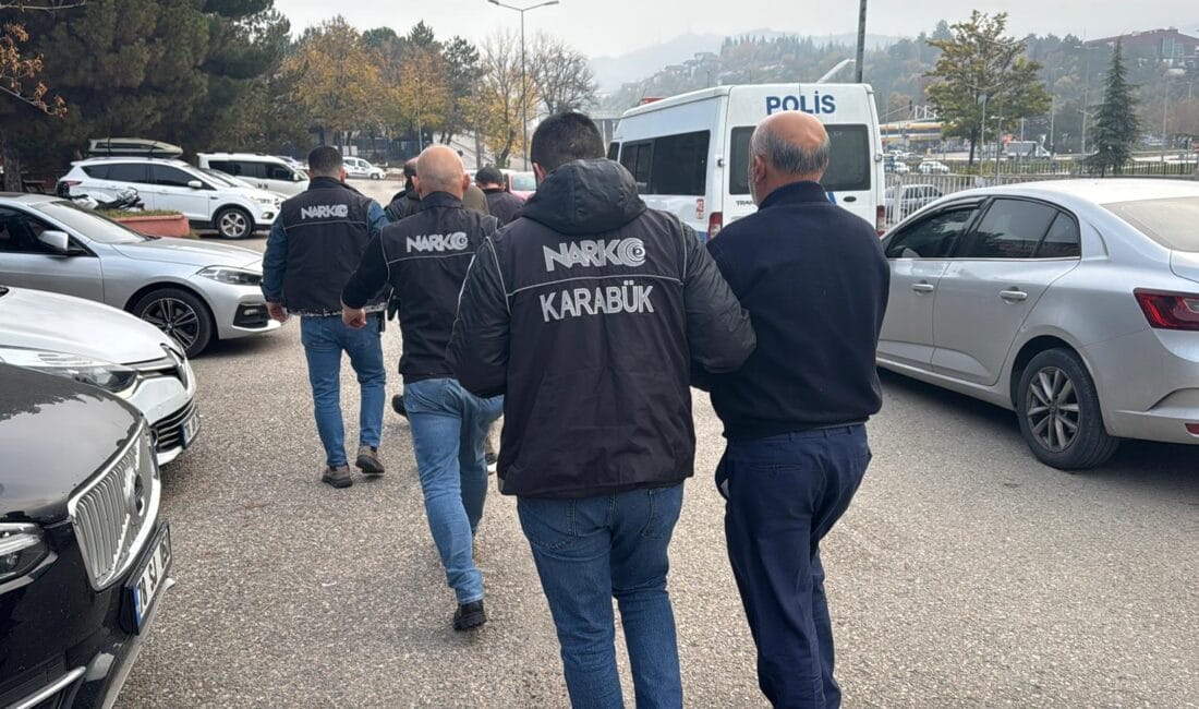 Karabük’te uyuşturucu madde ile yakalanan 4 kişi, çıkarıldıkları mahkemece tutuklandı.