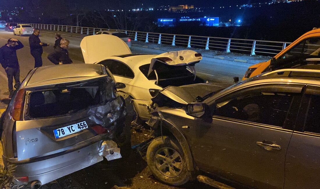 KARABÜK’TE 5 ARACIN KARIŞTIĞI ZİNCİRLEME TRAFİK KAZASINDA 5 KİŞİ YARALANDI Kaza 18.30 sıralarında Karabük-Safranbolu çevre yolu Şehit Ateşe Reşat Moralı