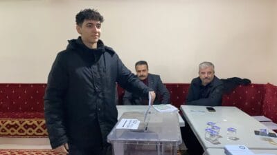 Referandum ile kurulan köyde vatandaşlar muhtarlarını seçmek için sandığa gitti