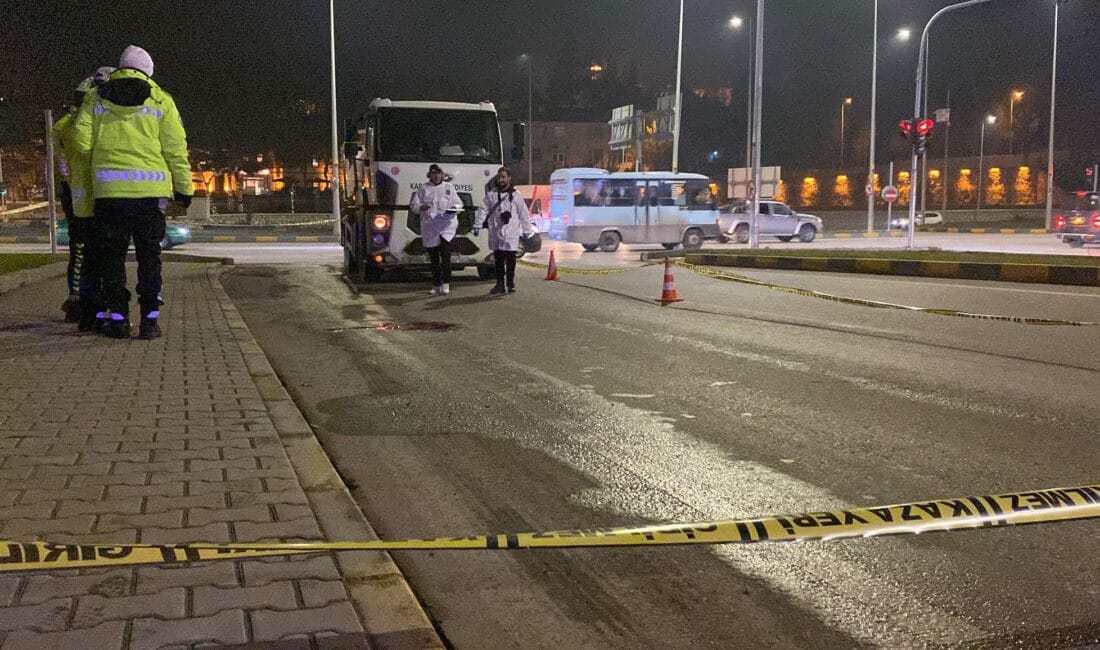 SULAMA TANKERİNİN ÇARPTIĞI YAYA AĞIR YARALANDI Karabük'te, belediyeye ait sulama tankerinin çarptığı yaya Serdar Şentürk (42)