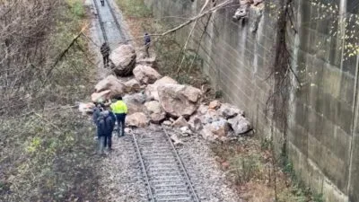 Karabük’te heyelan nedeniyle demiryolu ulaşıma kapandı
