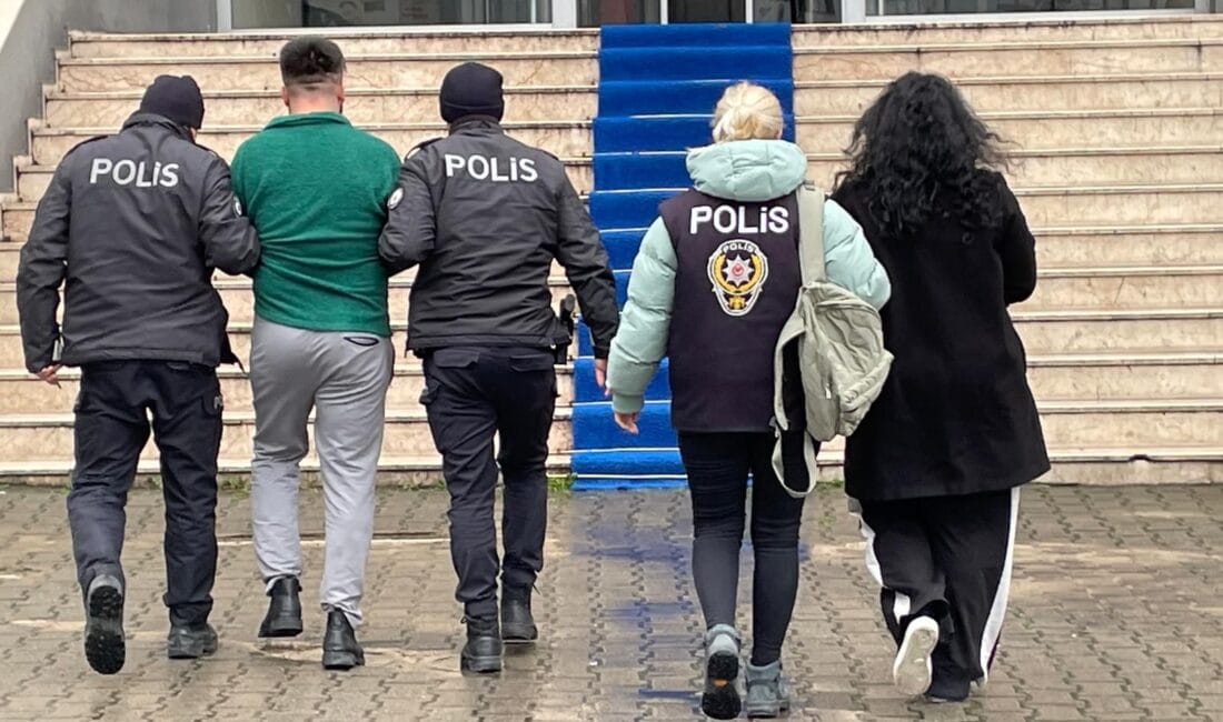 KARABÜK’TE NİTELİKLİ DOLANDIRICILIK: 2 ŞÜPHELİ TUTUKLANDI Karabük’ün Yenice ilçesinde, O.K. ve K.G. isimli iki kişi, tanıdık