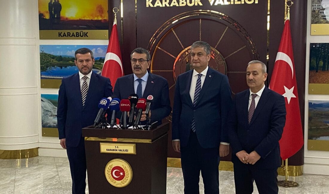 BAKAN TEKİN: EĞİTİMDE FİZİKİ ALTYAPI VE NİTELİKTE BÜYÜK BAŞARILAR ELDE ETTİK Milli Eğitim Bakanı Yusuf Tekin, Bartın’daki temaslarının ardından Karabük’e geçerek