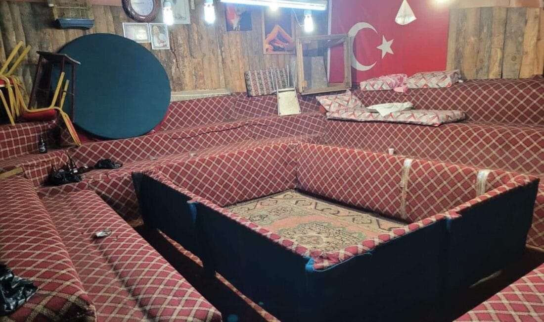 KARABÜK’TE HOROZ DÖVÜŞÜNE BASKIN; 27 KİŞİ YAKALANDI Horoz dövüşü yapıldığı sırada suçüstü yakalanan 26 kişiye toplam 280