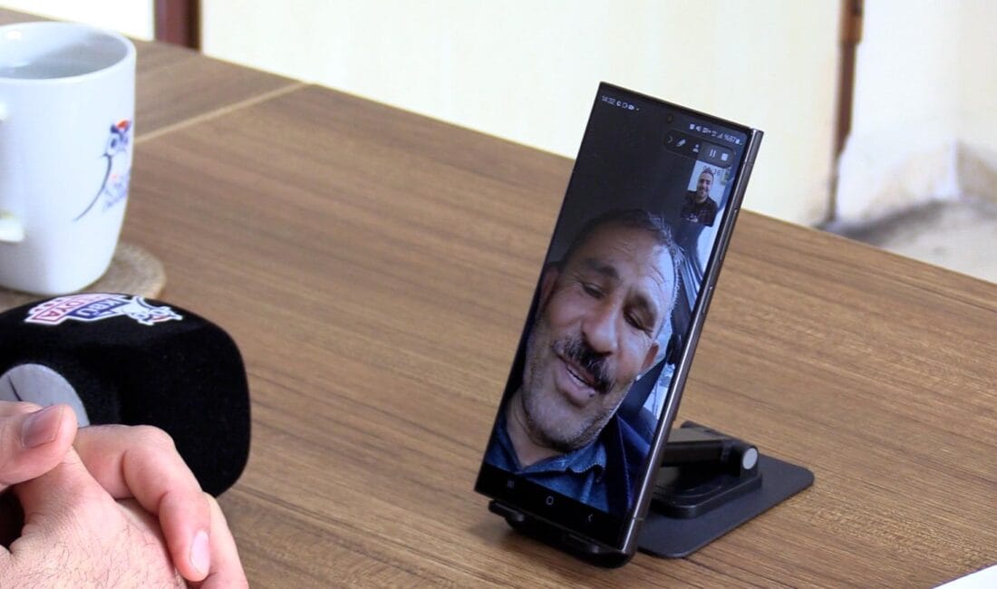 ENKAZDAN 110 SAAT SONRA KURTARDIĞI DEPREMZEDE İLE TELEFONDA GÖRÜŞTÜ Karabük Üniversitesi personeli Emrullah Bingöl , 6 Şubat depremlerinde Kahramanmaraş’taki