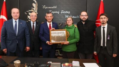 Karabük CHP teşkilatı genel başkan Özgür Özel'i ziyaret etti.