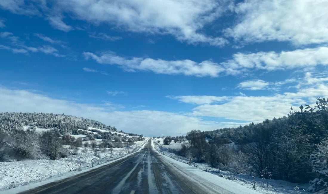 KARABÜK’TE KAR YAĞIŞI ETKİSİNİ ARTIRDI Karabük’ün yüksek kesimlerinde etkili olan kar yağışı, bölgeyi beyaza bürüdü.