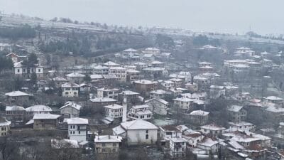 Safranbolu’nun tarihi konakları beyaza büründü.