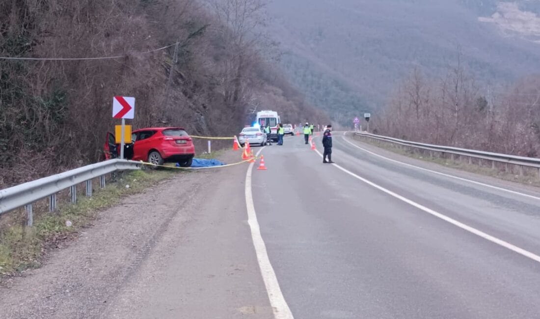 Karabük’ün Yenice ilçesinde, kontrolden çıkan otomobilin şarampole devrilmesi sonucu meydana