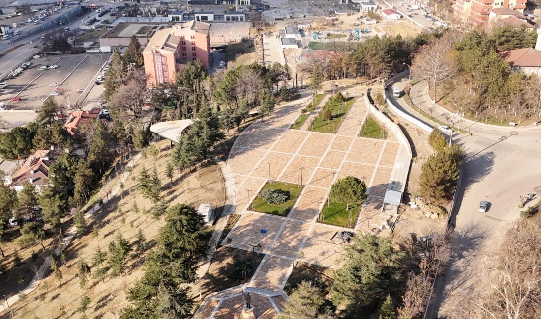 BAŞKAN ÇETİNKAYA, MİLLET BAHÇESİ’NDE İNCELEMELERDE BULUNDU Başkan Çetinkaya, çalışmaların planlandığı şekilde ilerlediğini vurgulayarak, Millet Bahçesi’nin tamamlanmasıyla