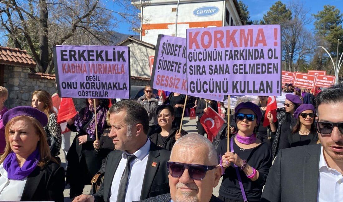 SAFRANBOLU’DA ‘CUMHURİYET KADINLARI YÜRÜYÜŞÜ’ DÜZENLENDİ Karabük’ün Safranbolu ilçesinde 8 Mart Dünya Kadınlar Günü kapsamında anlamlı