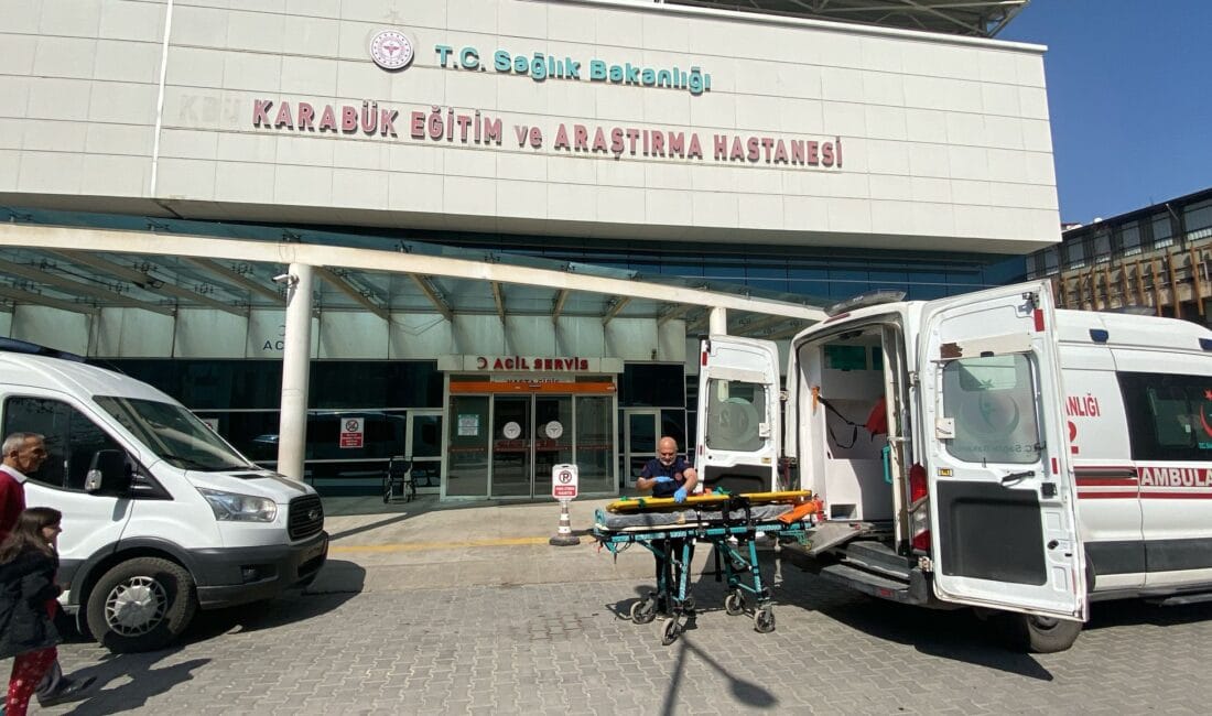 Karabük’ün Eskipazar ilçesinde meydana gelen kazada, otomobilin park halindeki bir