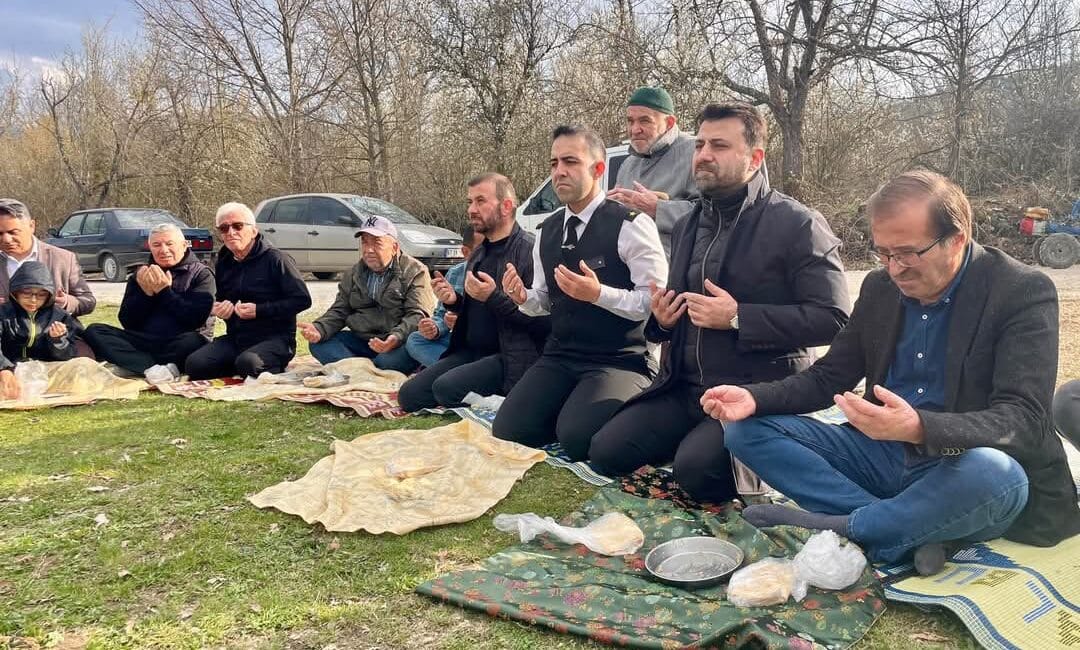 ATA TOPRAKLARINDA KADİM “ZİYRAT” GELENEĞİ YAŞATILDI Geleneksel Anadolu kültürünün önemli bir parçası olan “ziyrat” geleneği, ata