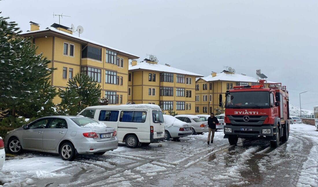 SAFRANBOLU’DA YANGIN PANİĞİ: 3’Ü ÇOCUK 4 KİŞİ DUMANDAN ETKİLENDİ Karabük’ün Safranbolu ilçesinde, 4 katlı bir apartmanın birinci katında çıkan
